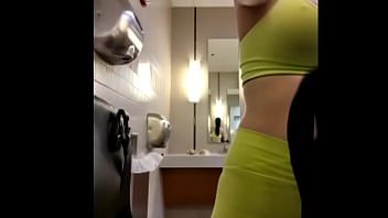 Abspielen Jessicakay in der Dusche im Fitnessstudio 20220807