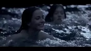 play Eva green showing her tits & ass outdoor