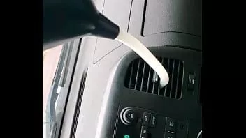 Reproduzir Bicha suja mijando nas aberturas do aquecedor em seu caminhão part2