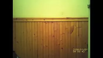 Играть Блэкрайдер разогревается в туалете, затем встает и накачивает вибратор до многократного оргазма