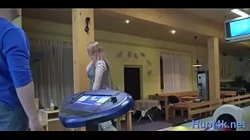 play Sensationele meid doet gemeen tijdens het neuken