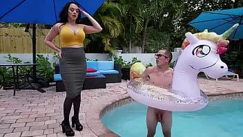 Afspelen Bangbros - ondeugende stiefmoeder macey jade zet chad savage op zijn plaats