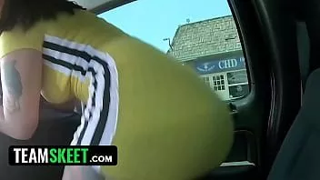 Oynat Teamskeet - muhteşem esmer sıçrar ve kalın ganimetini twerk yapar ve onu kedi dövülerek alır