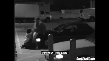 Riproduci Calda ragazza fa un pompino al suo fidanzato al parcheggio