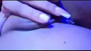 चलाएँ पूर्व पत्नी ने मुझे अपनी चूत के साथ खेलते हुए एक वीडियो भेजा