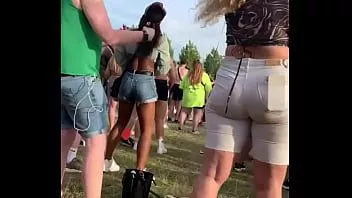 play Pawg con culo rotondo in pantaloncini di jeans bianchi parte 2