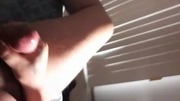 播放 西班牙语中的自慰和肮脏的谈话