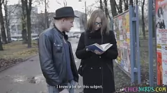 play Европейскому юному подростку в очках в милашке жестко долбят ее киску в любительском видео