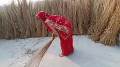 play देसी विलेज वाइफ की पहली बार गुदा अनुभव आउटडोर