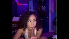 Jouer Session de sucette de la bite sauvage de la princesse Yaya dans la chambre