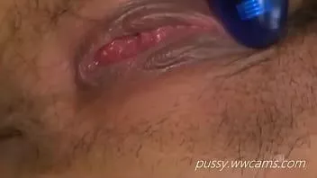 Redare Fetița sexy și fierbinte primește o pula uriașă în acel vag cald