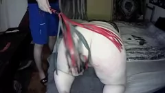 播放 BBW继女顺从的荡妇变得艰难地打屁股和性爱