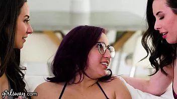 play Girlsway Cassidy и ее друзья трахают пальцами вместо учебы